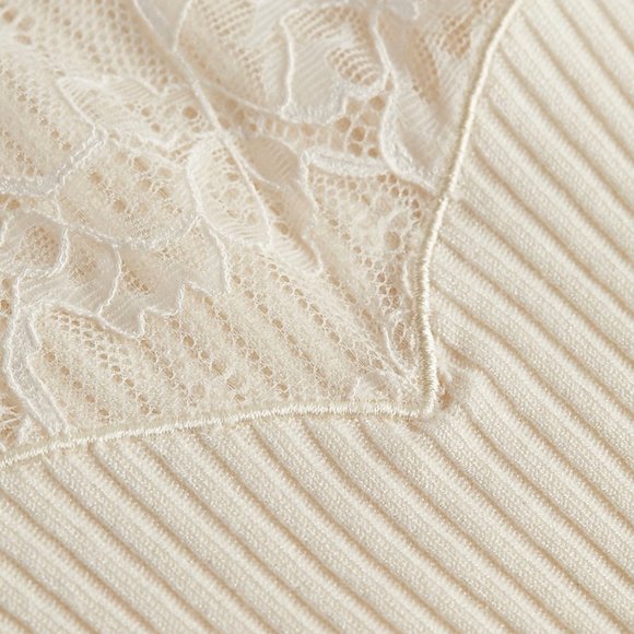 EXPRESS Ivory Lace Neckline Soft Ribbed Sweater Beautiful Shirt Medium 8-10 NWT - Picture 5 of 11